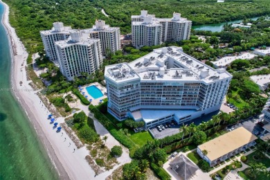 Stunning oceanfront penthouse with panoramic view of Key