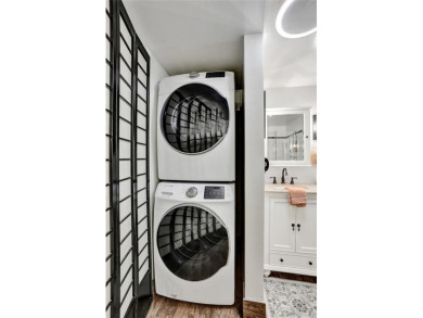 Completely open & very spacious 2 Bed, 2 Bath Waterfront condo