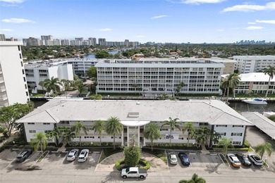 Completely open & very spacious 2 Bed, 2 Bath Waterfront condo