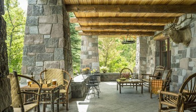 Private Residence #210 is a spacious one bdrm, 1 & 1/2 bath