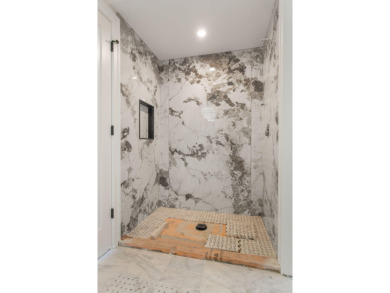 Welcome to the Marina Bay Condominiums of Spring Lake! From the