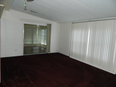 Well maintained home on interior lot, this 1983 Kaufman (24x56)