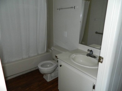 Well maintained home on interior lot, this 1983 Kaufman (24x56)