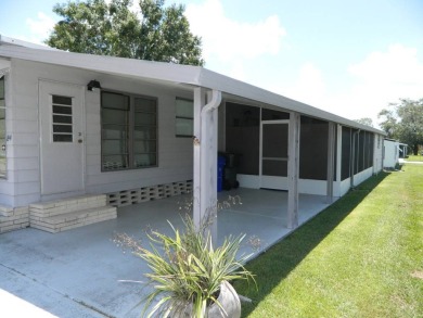 Well maintained home on interior lot, this 1983 Kaufman (24x56)