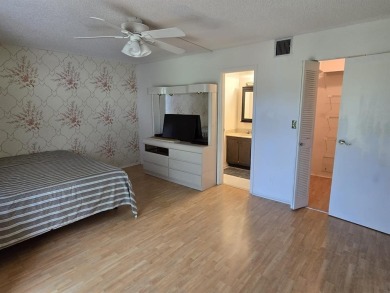 You found it! Is the penthouse baby! Spacious 3rd floor Condo