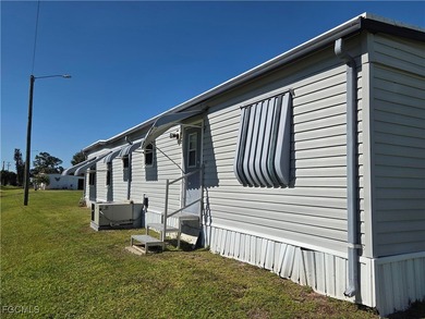 You get TWO BEDROOM capability for a 1-Bedroom price! This