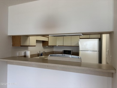 This beautiful condo has direct Ocean Views from the 5th and top