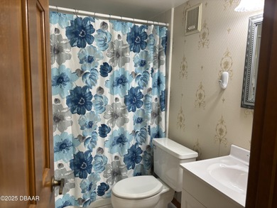 This beautiful condo has direct Ocean Views from the 5th and top