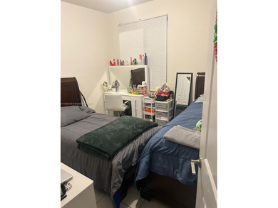 Property  occupied by tenants(3/2),silver steel appliances