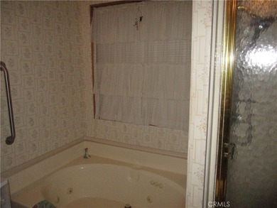 This spacious manufactured home is located in Maze Stone Village