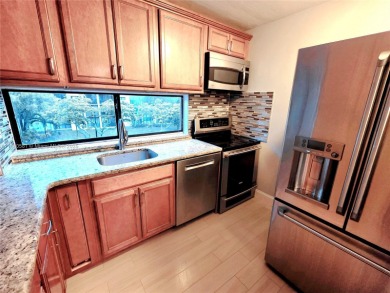 Spasiois, bright, newly renovated 2 BR/2BA apartment in the