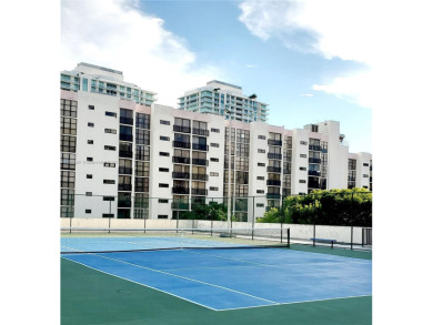 Spasiois, bright, newly renovated 2 BR/2BA apartment in the