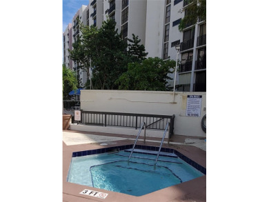 Spasiois, bright, newly renovated 2 BR/2BA apartment in the