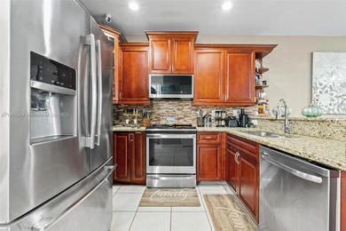 Beautiful 2-bedroom, 2.5-bath townhouse located in Cassas at