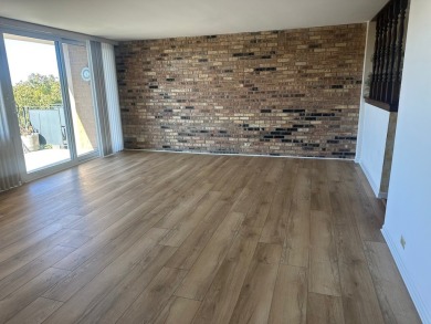 Welcome to the largest unit at 101 Bar Harbour with gorgeous