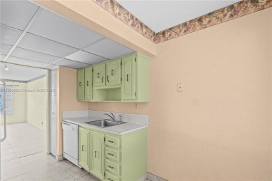 IMPRESSIVE 1 BEDROOM & 1 1/2 BATHROOM CONDO LOCATED IN A SAFE