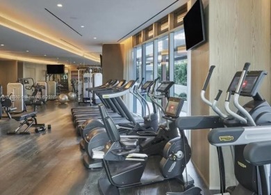 Turn-key fully furnished corner unit on the 45th floor, with