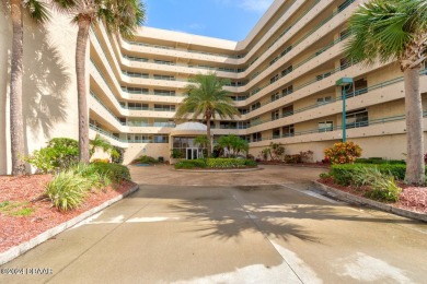 Searching for a spacious condo with direct access to the ocean?
