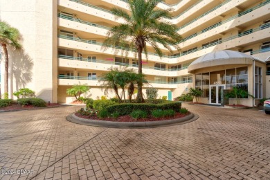 Searching for a spacious condo with direct access to the ocean?