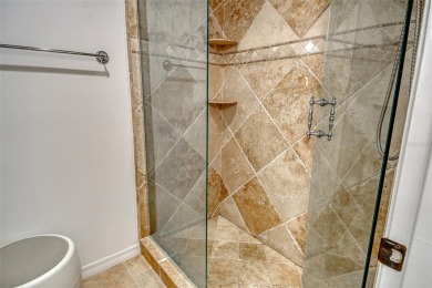 Below $400,000 Seaplace opportunity o Hurricane shutter & newer