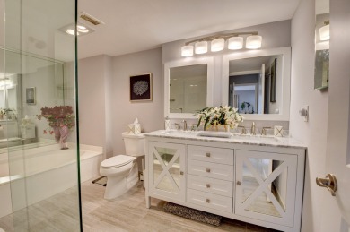 Welcome to Hunters Run Country Club! This spacious 2-bedroom