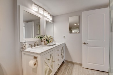 Welcome to Hunters Run Country Club! This spacious 2-bedroom