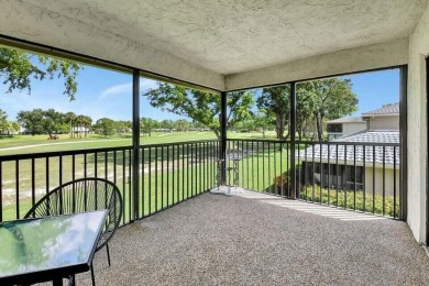 Welcome to Hunters Run Country Club! This spacious 2-bedroom