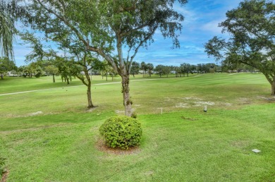 Welcome to Hunters Run Country Club! This spacious 2-bedroom