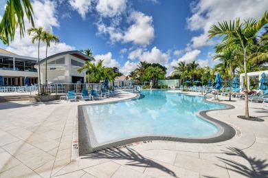 Welcome to Hunters Run Country Club! This spacious 2-bedroom