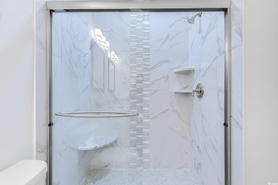 It's a Beauty! Better than new 3 bedroom, 2 bath Golf Villa in a