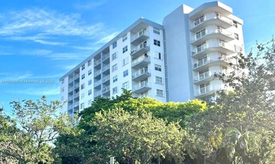 Incredible bay views in the heart of Miami Beach! This corner