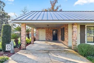 Owner/ Agent  MOVE IN READY!!! Flood zone X, new roof, full