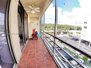 This beautifully updated and spacious split 2 beds/2 baths