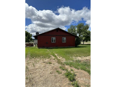 Discover the perfect blend of comfort and functionality on this