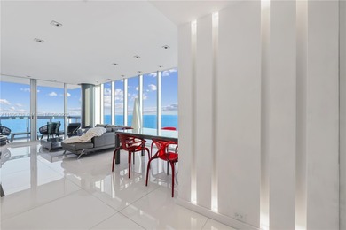 AMAZING VIEWS! A WOW UNIT!! OFFERING BEST AVAILABLE VIEWS