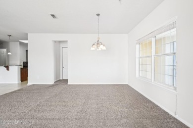 TOP FLOOR END UNIT OVERLOOKING THE LAKE & FOUNTAIN. Spacious