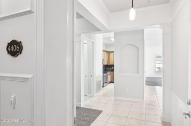 TOP FLOOR END UNIT OVERLOOKING THE LAKE & FOUNTAIN. Spacious