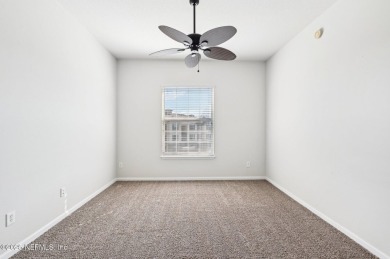 TOP FLOOR END UNIT OVERLOOKING THE LAKE & FOUNTAIN. Spacious