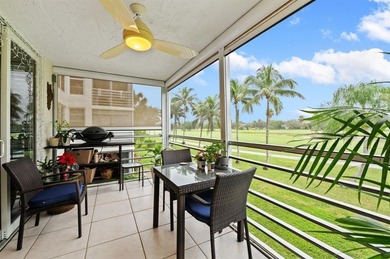 This beautifully renovated 2nd flr 3/2.5 condo combines modern