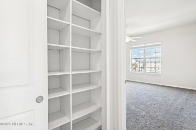 TOP FLOOR END UNIT OVERLOOKING THE LAKE & FOUNTAIN. Spacious