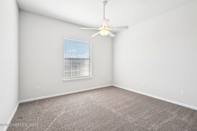 TOP FLOOR END UNIT OVERLOOKING THE LAKE & FOUNTAIN. Spacious