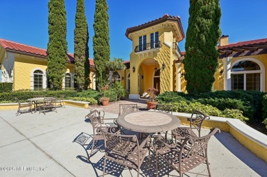 TOP FLOOR END UNIT OVERLOOKING THE LAKE & FOUNTAIN. Spacious