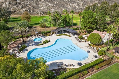 Beautiful 55+ home in the gated Four Seasons community in Hemet