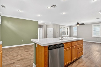 Beautiful 55+ home in the gated Four Seasons community in Hemet