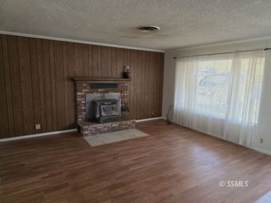 This 2 bedroom, 1 bath all-electric home is ideally located in