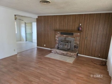 This 2 bedroom, 1 bath all-electric home is ideally located in