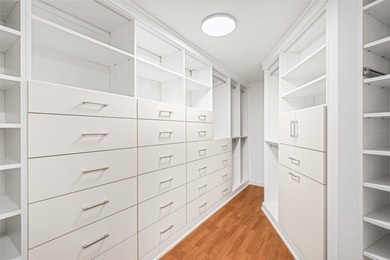 One or more photo(s) has been virtually staged. Welcome to