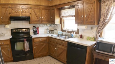 Charming 3 bed, 1.5 bath earth contact home on a quiet dead-end