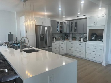 Amazing comfort luxury remodeled 1/1.5 condo, screened patio