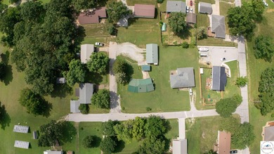 Charming 3 bed, 1.5 bath earth contact home on a quiet dead-end